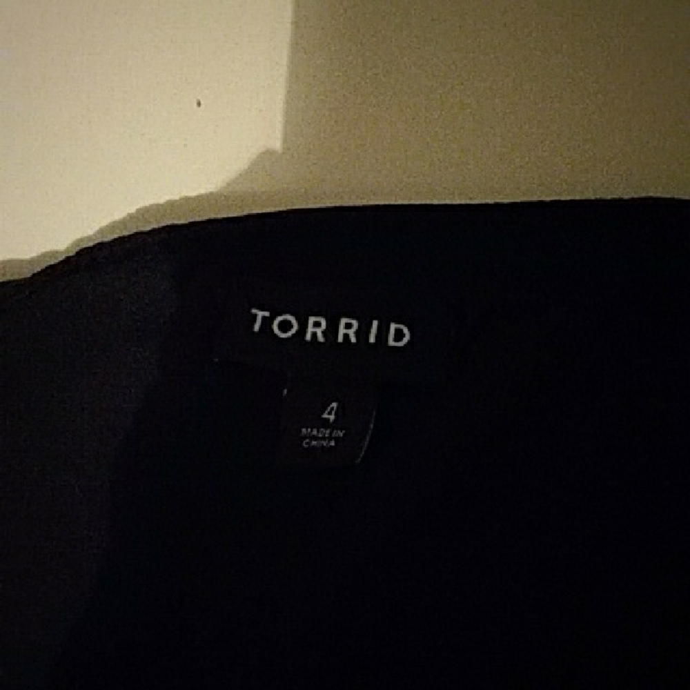 Torrid Black Flutter Sleeve Blouse Sz 4 - Picture 9 of 9